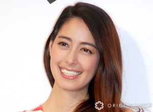 森泉、8歳長女との母娘ショットを公開「大きくなりましたね～」「シルエットがママと同じ！」　長女のバレエ発表会へ