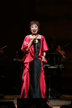 クミコ、全国ツアーファイナルで美輪明宏さん＆菅原洋一さんを追悼　湯川れい子氏、ベイビー・ブーら豪華ゲストと共演