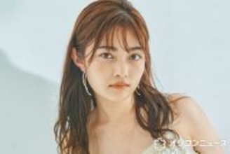 井上咲楽、オフ感満載の姿で祖母と“顔出し”ショット「ばーちゃんオシャレやなぁ」「自然体で素敵」