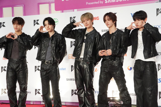 【KCON JAPAN】ジェジュンがプロデュース・KEYVITUP、レッドカーペット登場　初々しさあふれる姿も