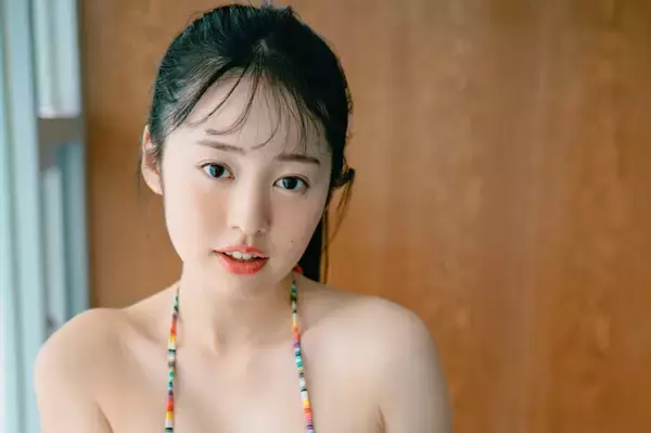 色白美肌のダイナマイトボディでグラビア界を席巻する白濱美兎、“無垢な純白さ”にフォーカスした最新写真集リリース