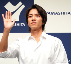 山下智久、降壇間際にまさかの“写真”お願い「半目の時があって…」　会場笑い