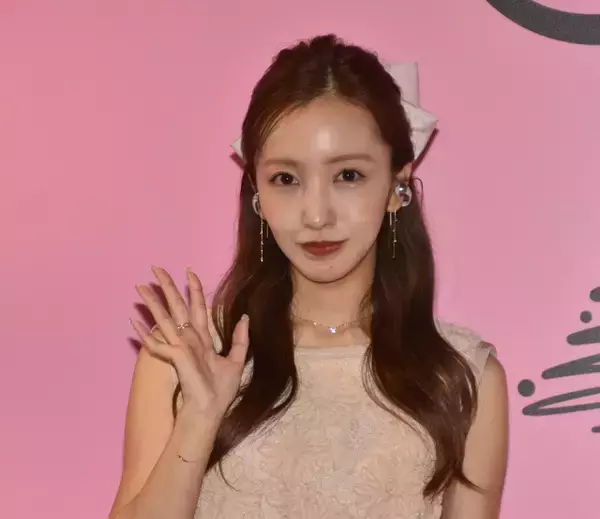 板野友美、AKB48の20周年公演のために減量「現役時代の体型に」　産後に増えた3キロを落とし切る