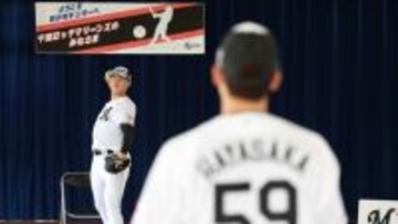 千葉ロッテ、石垣市の児童・生徒とふれあい　坂井遼「こうした活動を通じて、野球を始めるきっかけになればうれしいです」