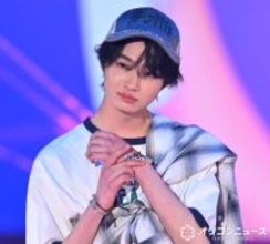 『国宝』俳優・越山敬達、あどけなさとクールさが交差する魅力　デニムスタイルで存在感