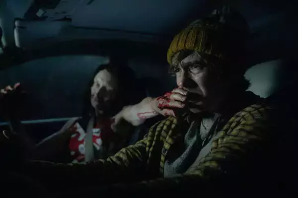 新作映画『バイオハザード』新予告解禁　ザック・クレッガー監督「サバイバルホラーの原点に戻る」