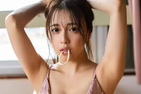 声優・由良朱合、「これまでにない大人っぽさ」をテーマにグラビア撮影「少し湿度のある雰囲気に」