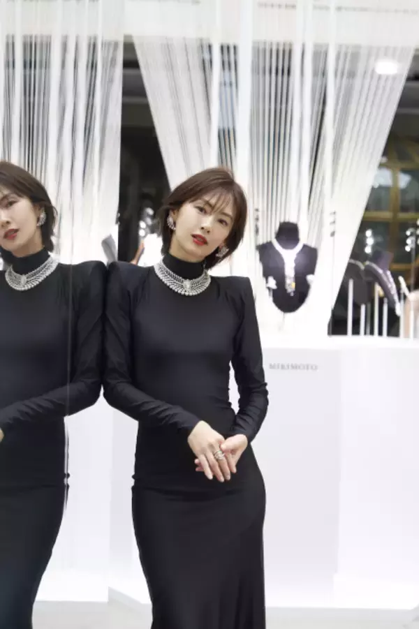 北川景子、ブラックドレスで圧巻の存在感　パリで輝くハイジュエリーまといオーラ放つ