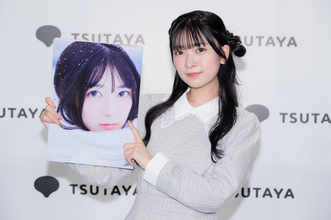 声優・鈴原希実、カニ持ちドヤ顔の写真「見て（笑）」　2026年カレンダーのカット説明