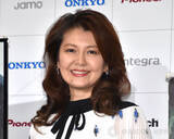 「南野陽子、登場衣装にネット衝撃「着れる体型をキープする努力…すごい」「美しすぎて驚愕」」の画像1