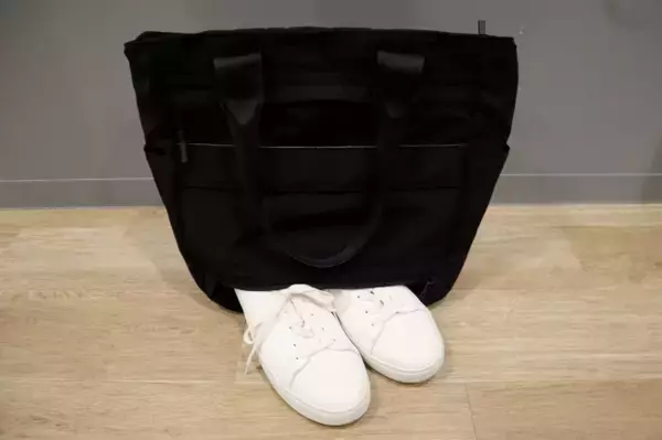 合計16ヵ所のポケットが備わる”高機能バッグ”、ジム靴まで収納…タイパ＆コスパ重視のビジネスパーソンの味方に