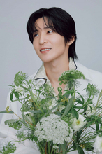 Snow Man目黒蓮、春っぽビジュアル披露　映画『SAKAMOTO DAYS』舞台裏告白「拳から流血してしまって…」