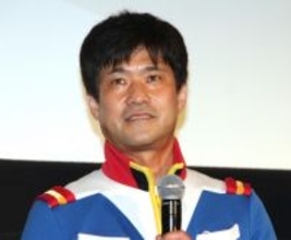 ガンダム芸人・若井おさむ、息子3人との家族ショット！ユニコーン立像を楽しむ「二男三男は初めて」
