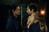 「『黒牢城』黒沢清監督が挑む“新しい時代劇映画の古典”　本木雅弘×菅田将暉で描く“戦国密室ミステリー”」の画像1