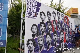 【W杯2026】上田綺世が父の日に2得点　モデル妻がメッセージ　0歳我が子はパパのアクスタ握りしめ
