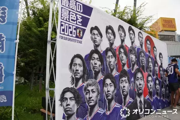 【W杯2026】上田綺世が父の日に2得点　モデル妻がメッセージ　0歳我が子はパパのアクスタ握りしめ