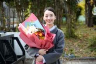 波瑠、疑似家族演じ「それが愛情であったことは間違いない」　『フェイクマミー』クランクアップ