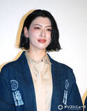 「三吉彩花、テレビアニメ初声優で「胃がキリキリ」　夫役・梅原裕一郎は共演者からの一言明かす「『足の長さが全然違う』って言われた」」の画像1