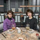 「激似すぎる71歳母と46歳娘、“姉妹”どころか本人と間違えられるほど…「親子に見えない」「マイナス20歳すぎる」」の画像1