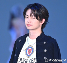 綱啓永、ランウェイで“まさか”Kポーズ　映画『ブルーロック』で共演・&TEAM・Kとの友情見せる