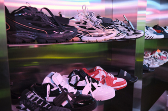 「オフホワイト」フットウェア展示会を日本初開催　アフターパーティーに多数のファッショニスタ来場