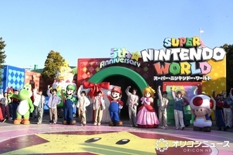 なにわ男子、“無敵状態”になる　USJに7人集合、マリオらとポージング