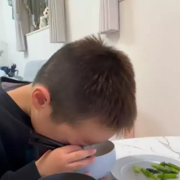 ごはんが美味しすぎて号泣の6歳少年　大人も圧倒「この感情は経験したことない」「前世の記憶かな」