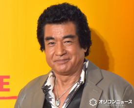 藤岡弘、“初めて”のデニムコーデ家族ショット公開　息子＆娘たちと5人でポーズ「絵になりますねぇ」「美男美女一家過ぎる」