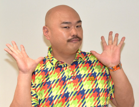 クロちゃん、先輩芸人の“本名呼び捨て”に悲鳴「あーん、本名で呼ばないでー!!」　“隠し撮り”にも反響「なんちゅう身体の厚さやねん！」
