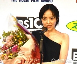 森田望智、ワンショルドレスで華やかに　初の映画賞に喜び　『全裸監督』に続き内田英治監督に感謝「日陰から日の当たるような場所に」