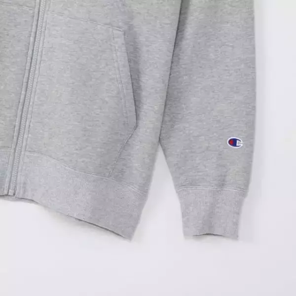 「ラクなのにだらしなく見えない」「結局こればかり着てる」年末年始に頼れるチャンピオンの定番ウェア