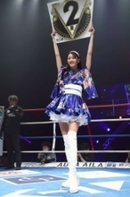 奇跡の9頭身ボディ・斎藤恭代、新K-1公式ヴィーナスとしてスペシャルラウンドガール出演　ミニの着物風衣装で180°開脚の体操技も披露