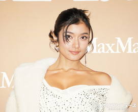 ローラ、上品な大胆肌見せスタイルを披露　茶道・華道で“エレガント”へ「動きが上品になってきた」