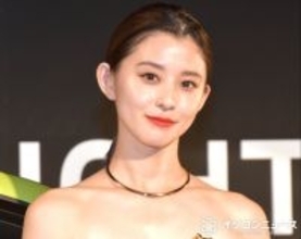 2児の母・朝比奈彩、厚着してもスタイリッシュ“もこもこコーデ”「ママになっても素敵」「かっこいいですね」