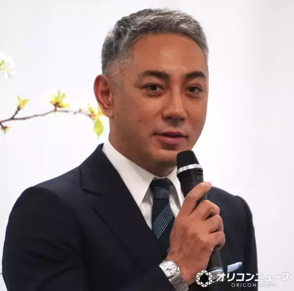 「市川團十郎、子どもと時計の製造工程を見学　「日本人ならではの繊細さ」に感動」の画像