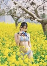 たわわな“マリチチ”奥津マリリ、衝撃の“ひざブラ”　柔らかさが伝わってくる圧巻ボディライン