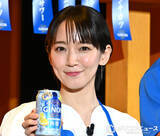 「吉岡里帆、一日店長でエプロン姿　揚げ物と一緒に豪快な飲みっぷりも披露」の画像1