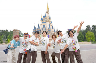 WEST.、東京ディズニーリゾートで“修学旅行”　神山智洋の誕生日サプライズで熱いシャウト