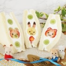 シルバニアファミリーの顔を再現した「フルーツサンド」の作り方　シルバニア公式が伝授「可愛すぎて食べられない…！」