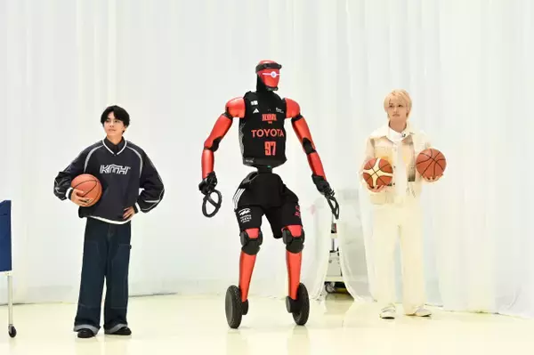 timelesz、“食べられることが目的”のロボットと対面　最新のバスケロボも登場