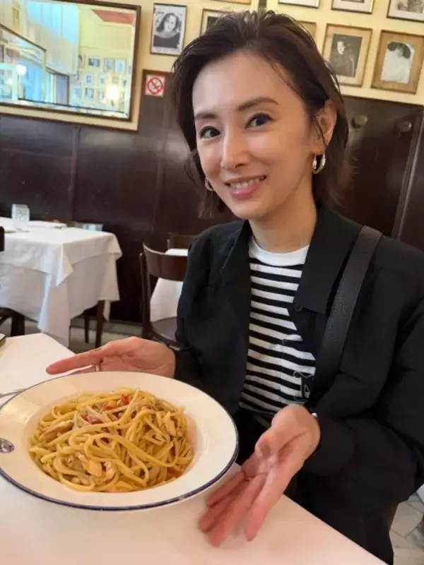 北川景子、ミラノ・フィレンツェ観光の写真を続々投稿　ミラノ大聖堂をバックに笑顔でピース「絵になりますね～」「景子ちゃんの飯テロ」