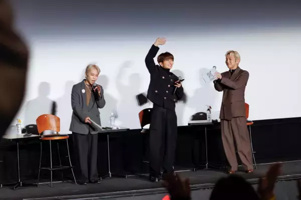 Nissy、ライブ映画公開で「みなさんの顔を見て安堵」　“声帯手術の治療中”口笛や入力で思い伝える「チームNissyは百花繚乱」