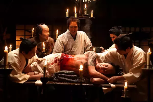 佐々木蔵之介、命懸けの“前代未聞の手術”に挑む　大森一樹監督の遺志継ぐ映画、緊迫シーン解禁