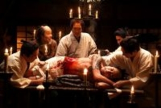 佐々木蔵之介、命懸けの“前代未聞の手術”に挑む　大森一樹監督の遺志継ぐ映画、緊迫シーン解禁