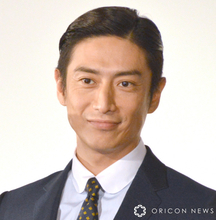 伊勢谷友介、こだわりの自宅を公開「まるで美術館」「センスの塊」　玄関には“ディズニーランドのテクニック”を採用