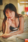 「元AKB48鈴木優香、艶やかな素肌とのぞく美ボディ　最新デジタル写真集カット公開」の画像1