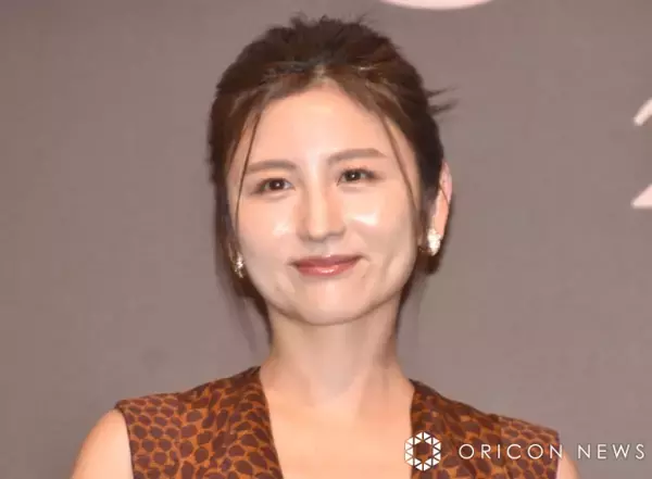 宇賀なつみ、40代の“スカーフコーデ”を披露「歳を重ねるって良いですね」　着こなしに反響「素敵です」「大人女子」