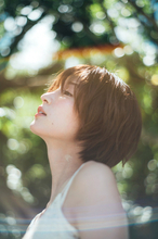 岡崎紗絵、2026年カレンダーブック発売　グアムで撮影した20代ラスト写真集『Lupinus』未公開カットが満載