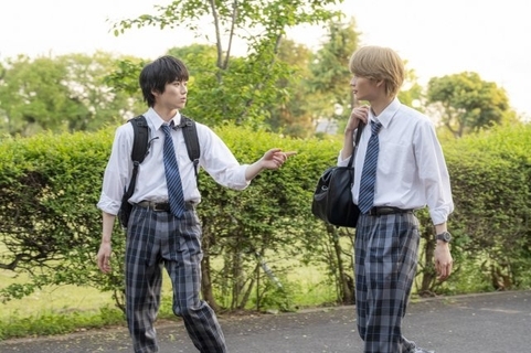 テレ東BLドラマ、今夜開幕　学校一のイケメンと映画を観る仲に…　1日スタート『君は夏のなか』第1話