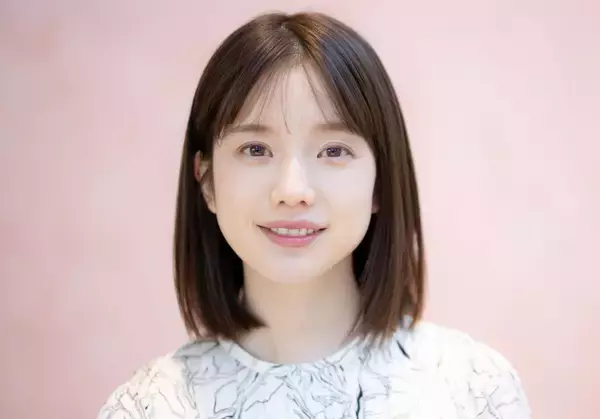 「みな実先生が帰ってきたぞー」弘中綾香アナ、『あざとくて何が悪いの？』新旧MC4ショット公開　最終回を報告